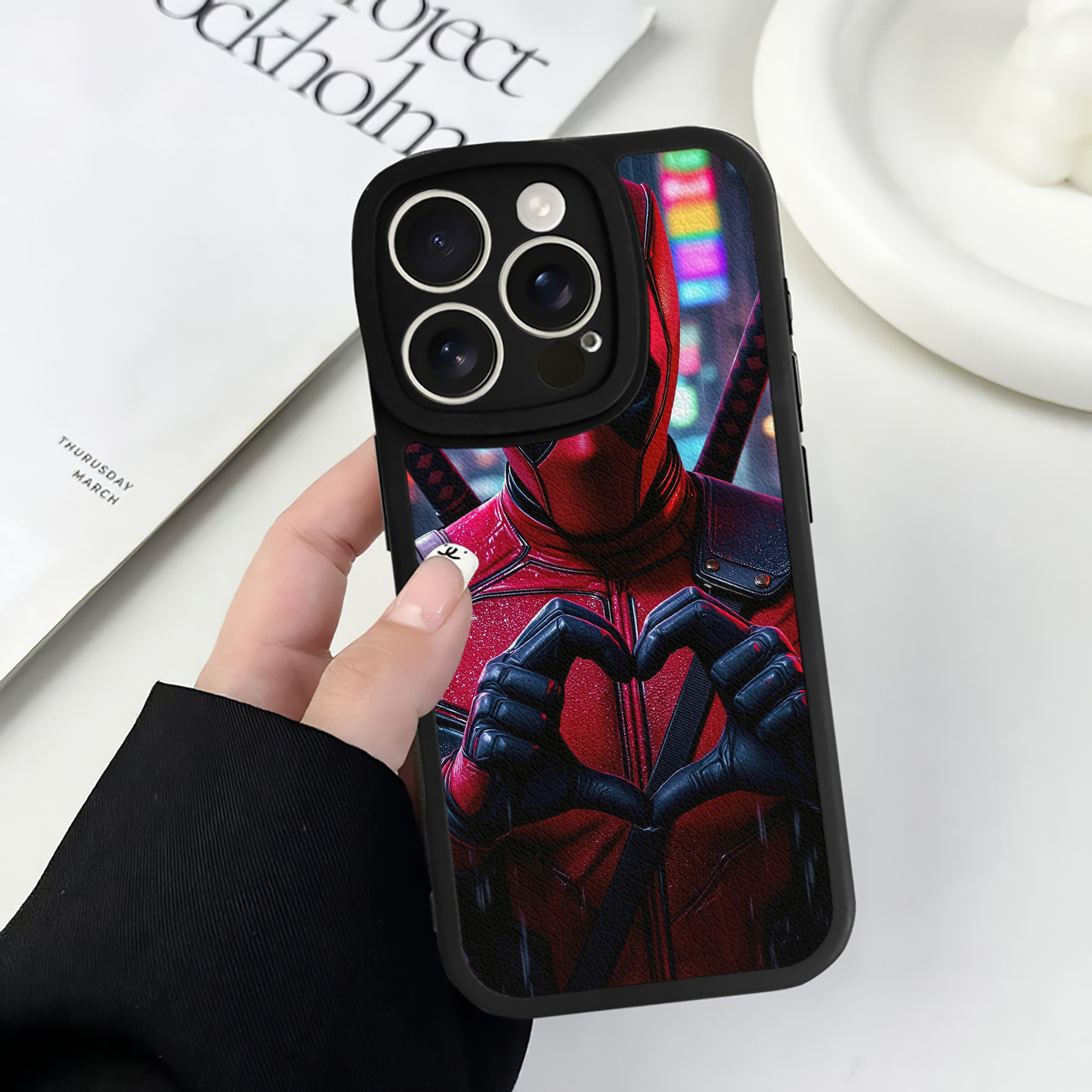 （画像用） Deadpool デッドプール 【iPhone 16シリーズ対応】シリコンスマホケース（レザー調） 材質：シリコン